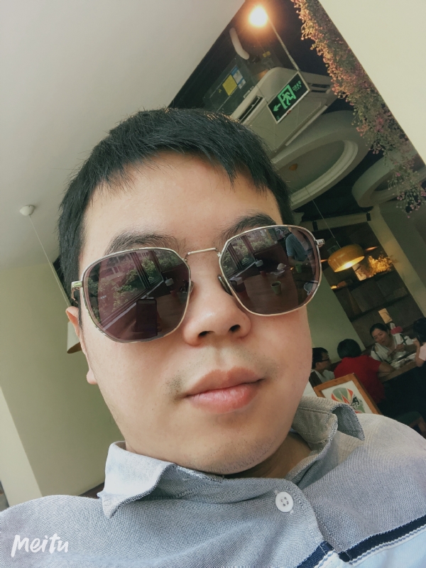 月台等路人的第一张照片--惠安相亲网